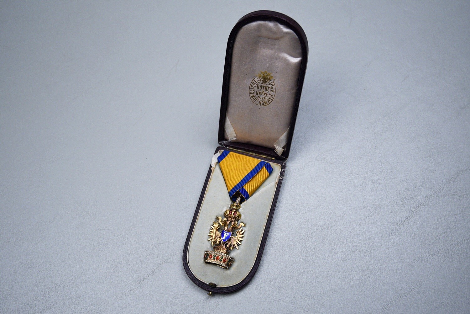 WWI AUSTRIAN ORDER OF THE IRON CROWN IN ROTH CASE OF ISSUE - GOLD