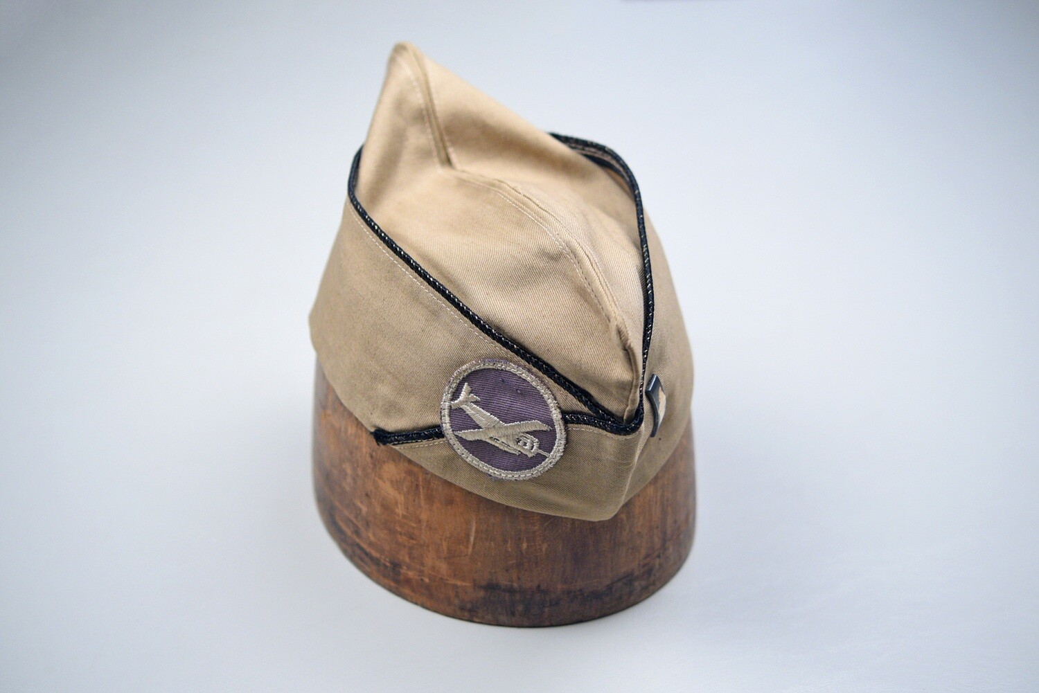 WWII U.S. AIRBORNE GLIDER INFANTRY OFFICER’S KHAKI OVERSEAS CAP w/RANK INSIGNIA