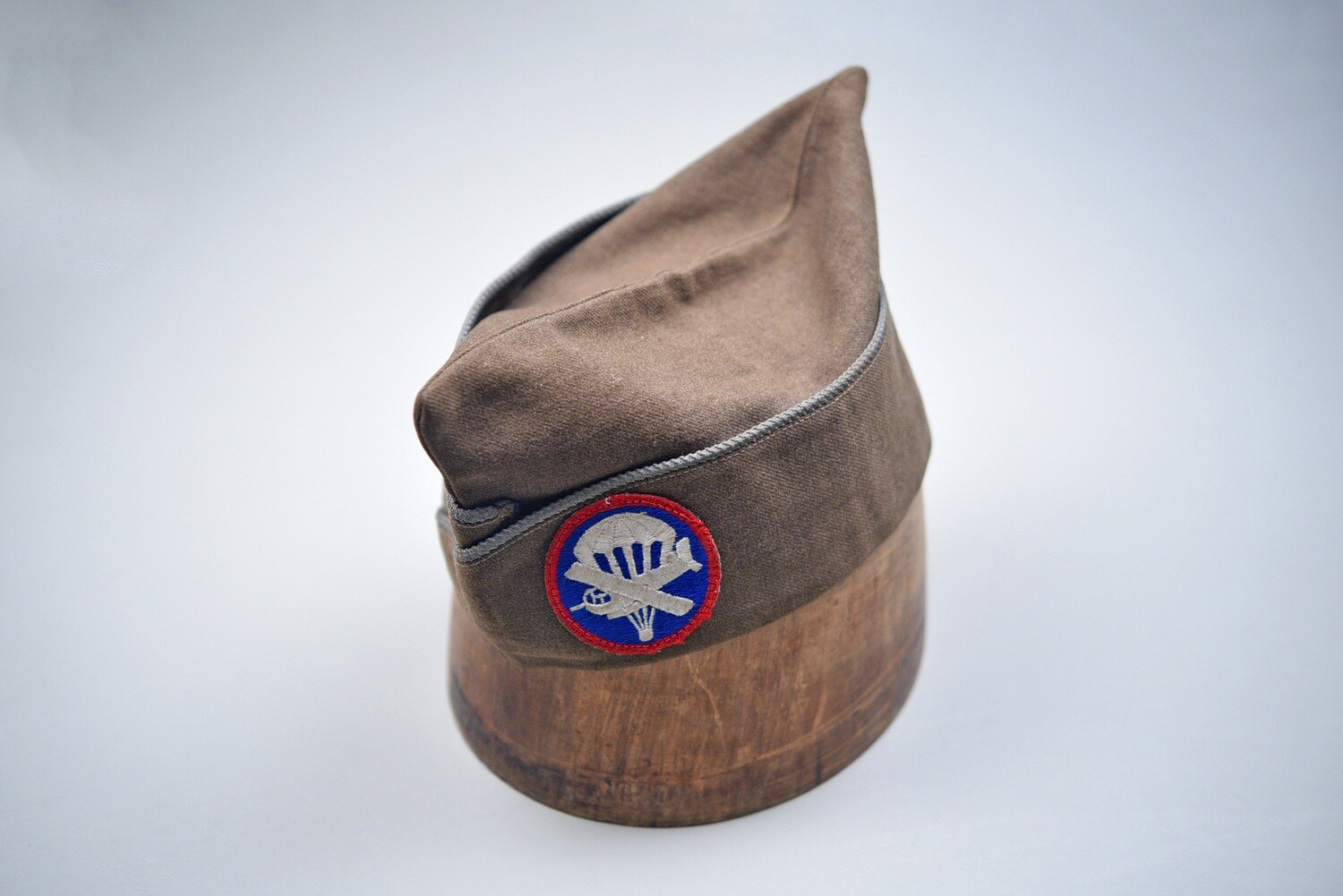 WWII U.S. ARMY AIRBORNE OD BROWN WOOL OVERSEAS CAP FOR INFANTRY