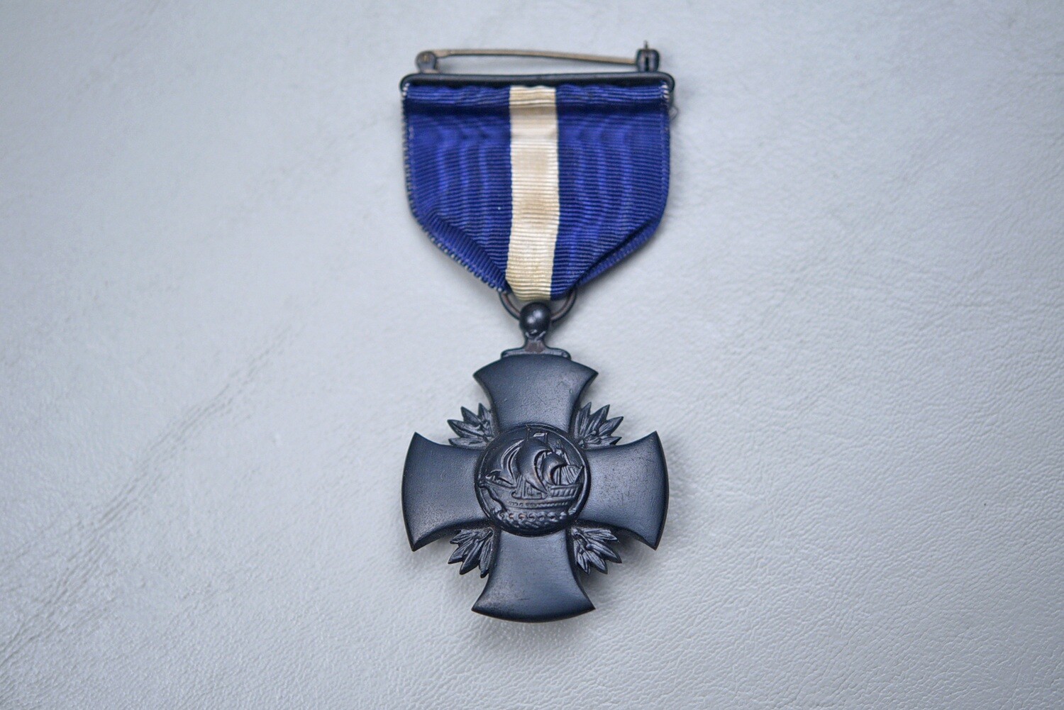 WWII U.S. &#39;BLACK WIDOW&#39; NAVY CROSS