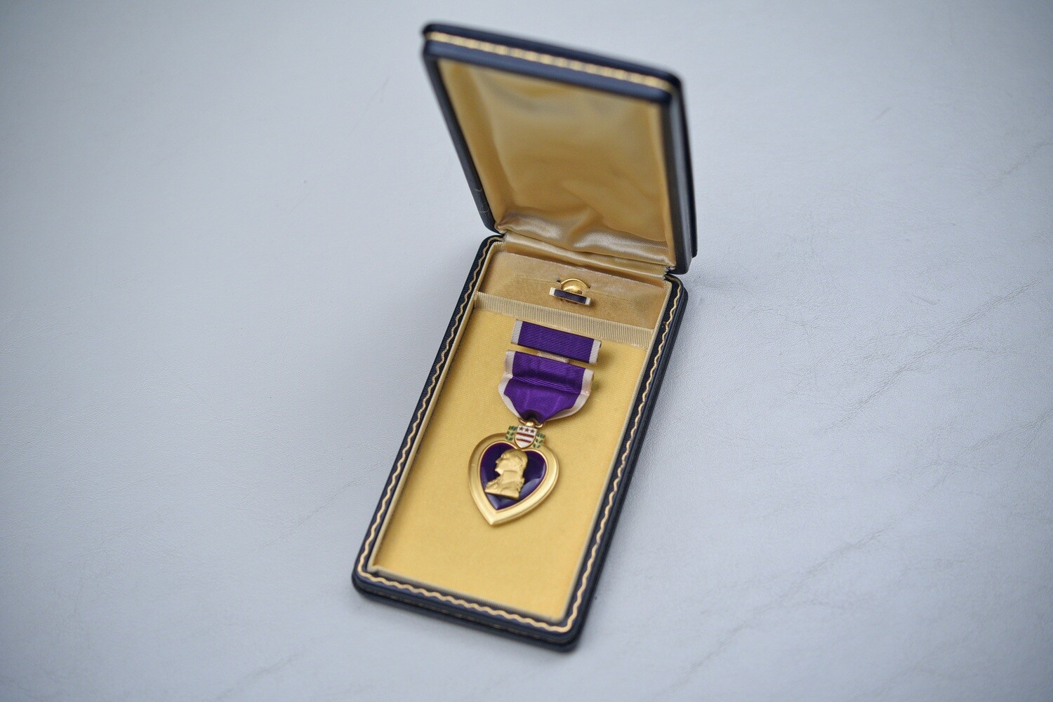 WWII U.S. PURPLE HEART IN BLACK LEATHERETTE PRESENTATION CASE