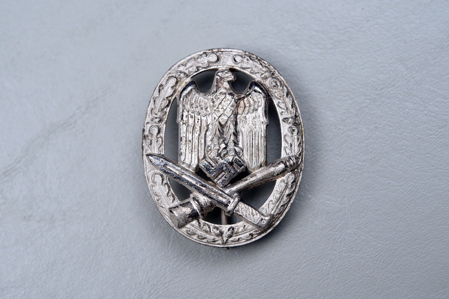 WWII GERMAN GENERAL ASSAULT BADGE w/SILVER FINISH &amp; BURNISHED HIGHLIGHTS