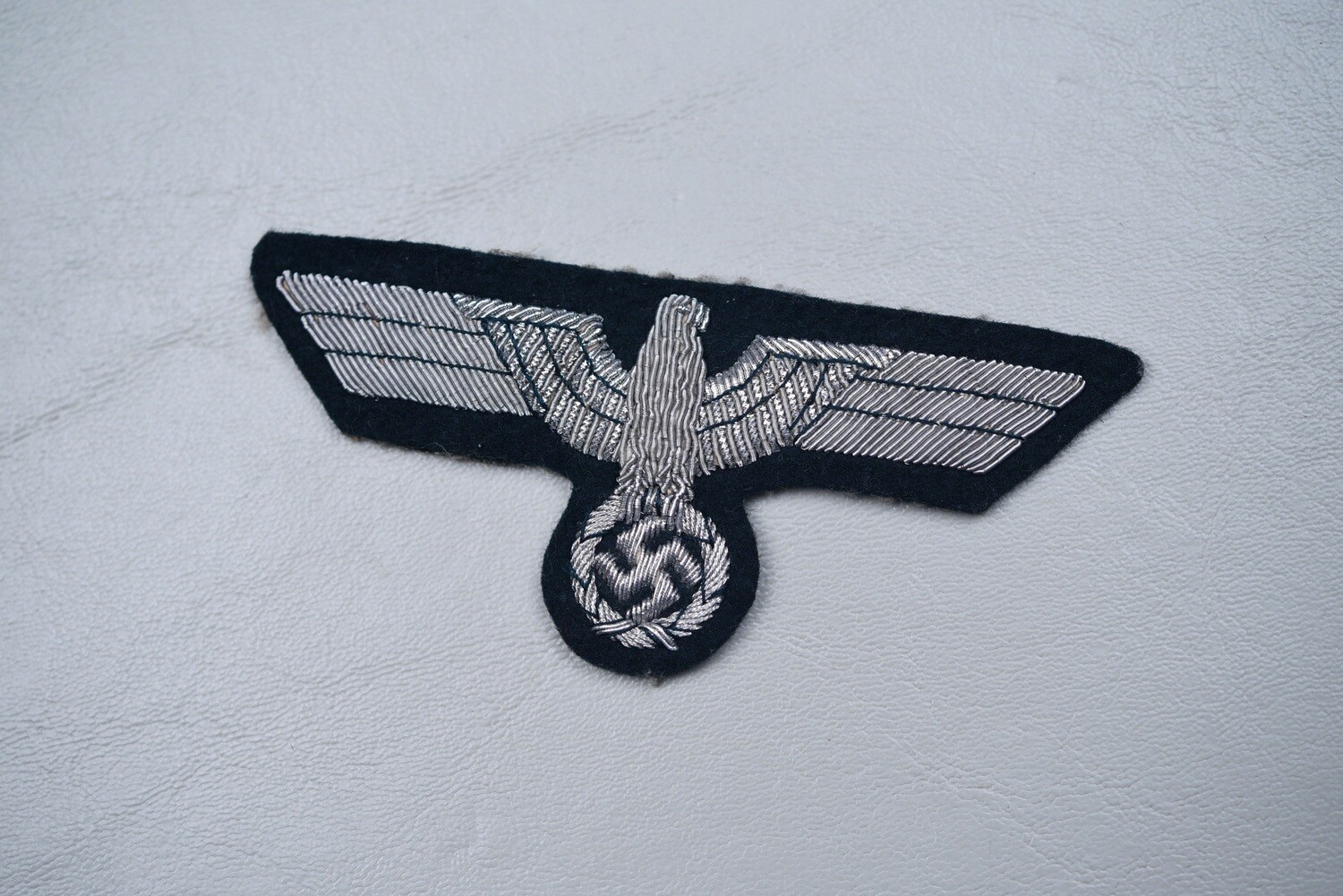 WWII GERMAN ARMY OFFICER&#39;S BREAST EAGLE IN SILVER BULLION