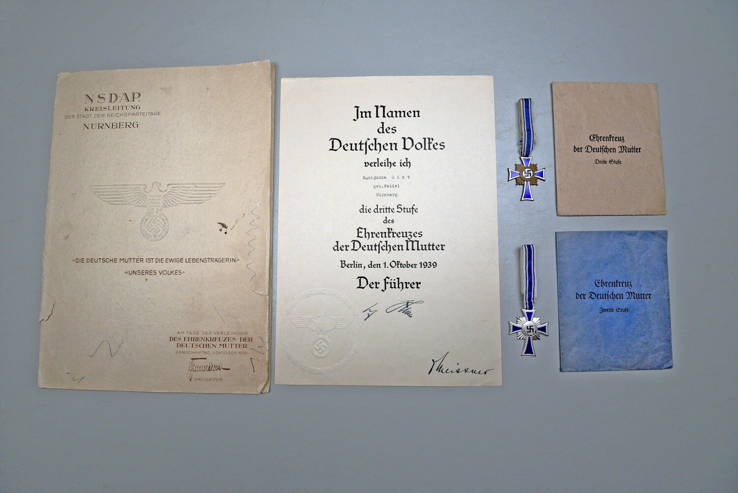 WWII GERMAN BRONZE &amp; SILVER MOTHER&#39;S CROSS MEDAL &amp; DOCUMENT SET w/OUTER CASEMENT - NAMED
