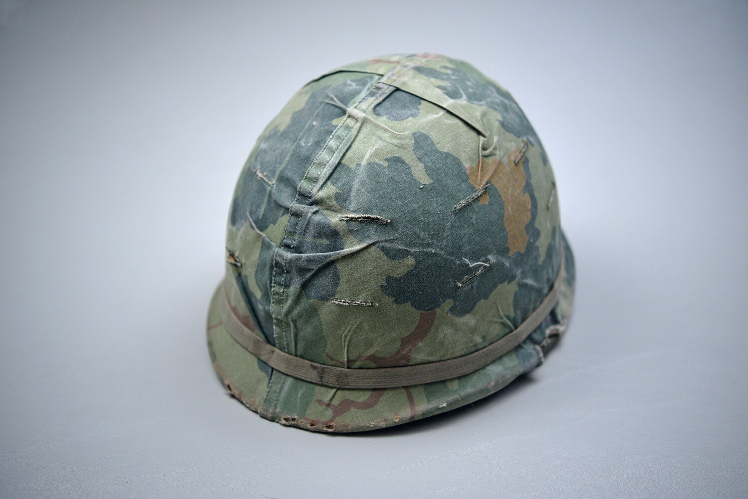 VIETNAM WAR M1C PARATROOPER HELMET w/MITCHELL CAMOUFLAGE COVER - COMPLETE