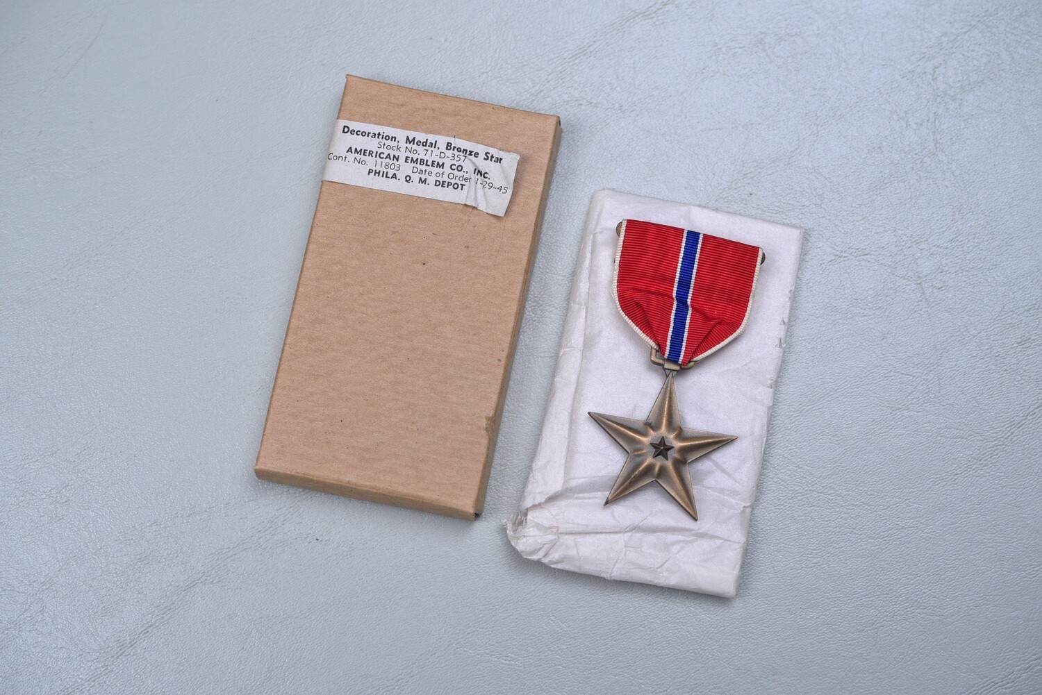 WWII BRONZE STAR IN CARDBOARD BOX OF ISSUE - JANUARY 1945 DATED, MINT