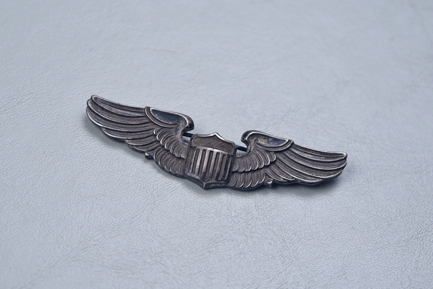 WWII U.S. U.S. ARMY AIR CORPS PILOT&#39;S WING BY AMICO - PIN BACK, STERLING