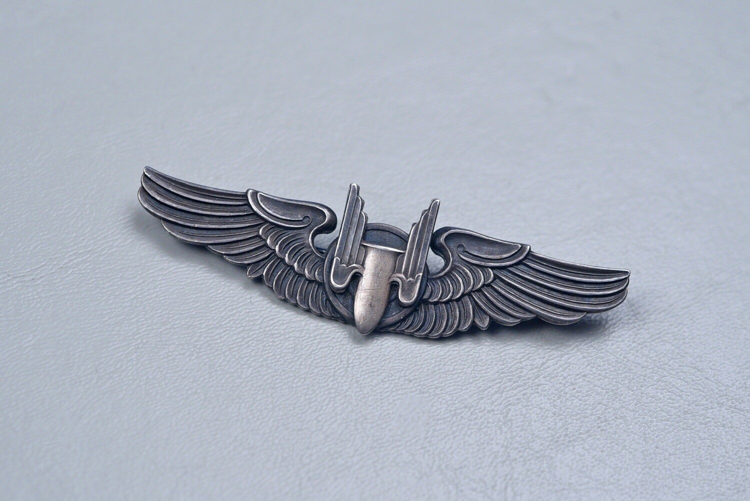 WWII U.S. U.S. ARMY AIR CORPS AIR GUNNER WING BY MOODY BROS. - PINBACK, STERLING