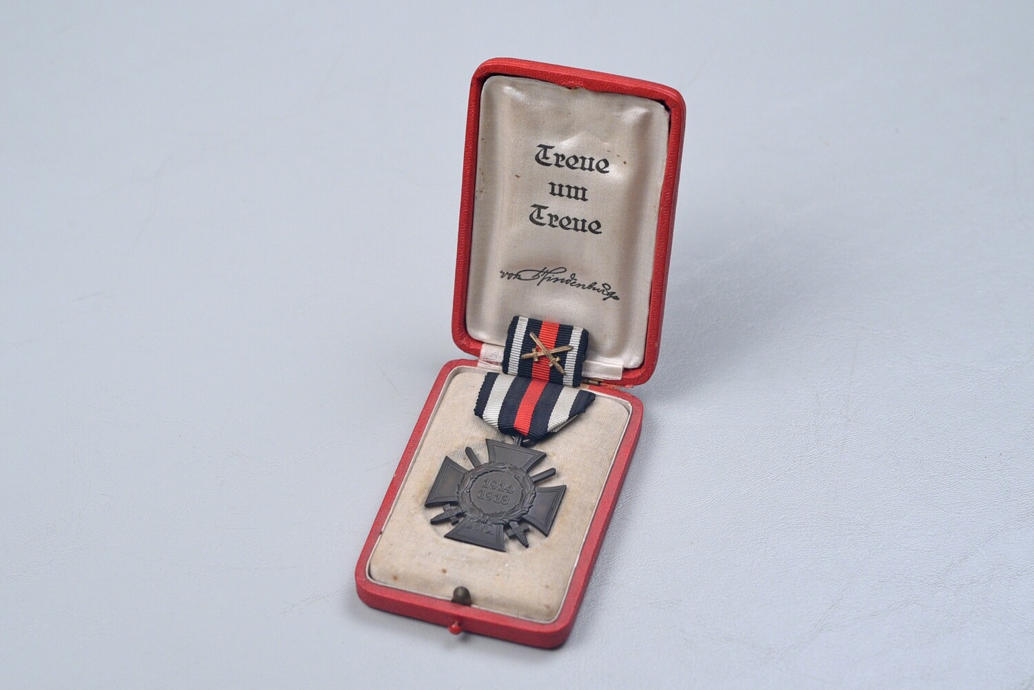 WWI GERMAN 1914-1918 HINDENBURG HONOR CROSS w/SWORDS - CASED