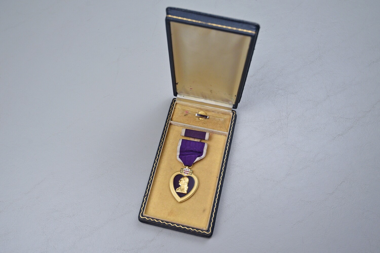 WWII U.S. PURPLE HEART MEDAL IN BLACK LEATHERETTE CASE - NUMBERED