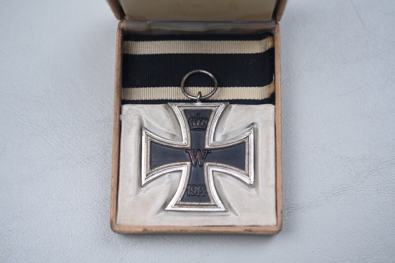 WWI GERMAN 1914 IRON CROSS 2nd CLASS IN TAN FLOCKED CASE