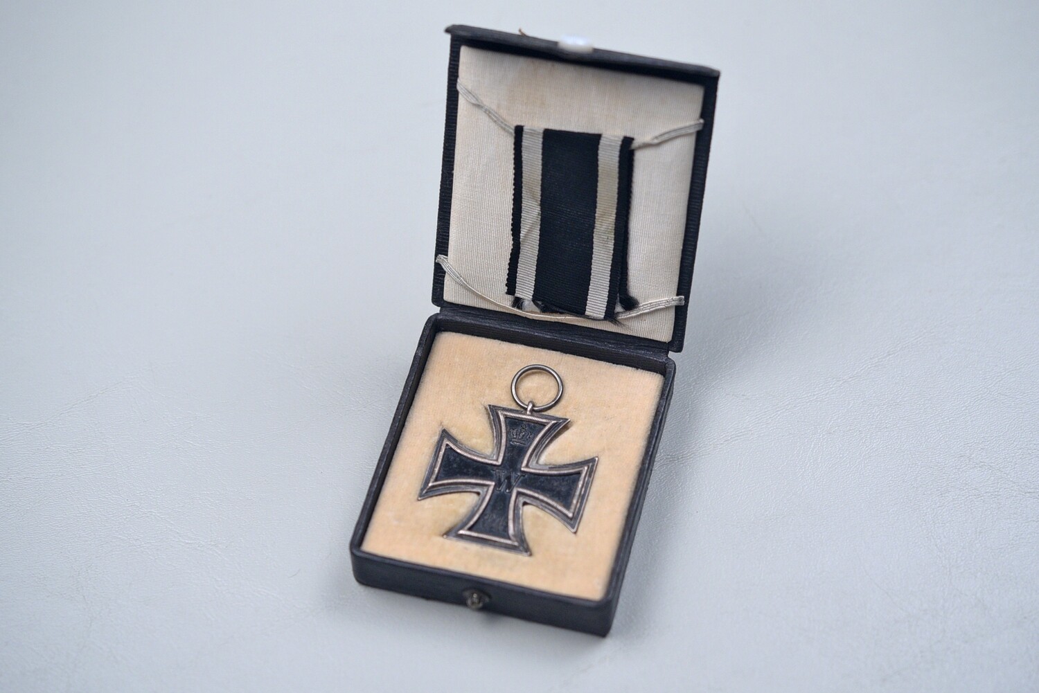 WWI GERMAN 1914 IRON CROSS 2nd CLASS IN DELUXE CASE