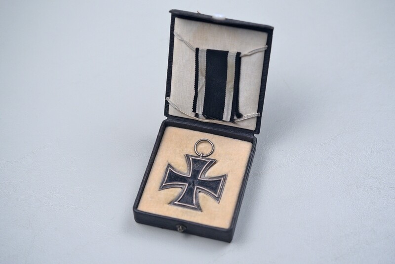 WWI GERMAN 1914 IRON CROSS 2nd CLASS IN DELUXE CASE WWI GERMAN 1914 IRON CROSS 2nd CLASS IN DELUXE CASE