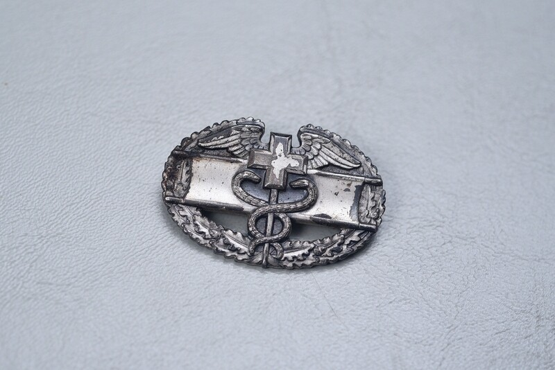 WWII U.S. ARMY COMBAT MEDIC'S BADGE - PINBACK, STERLING