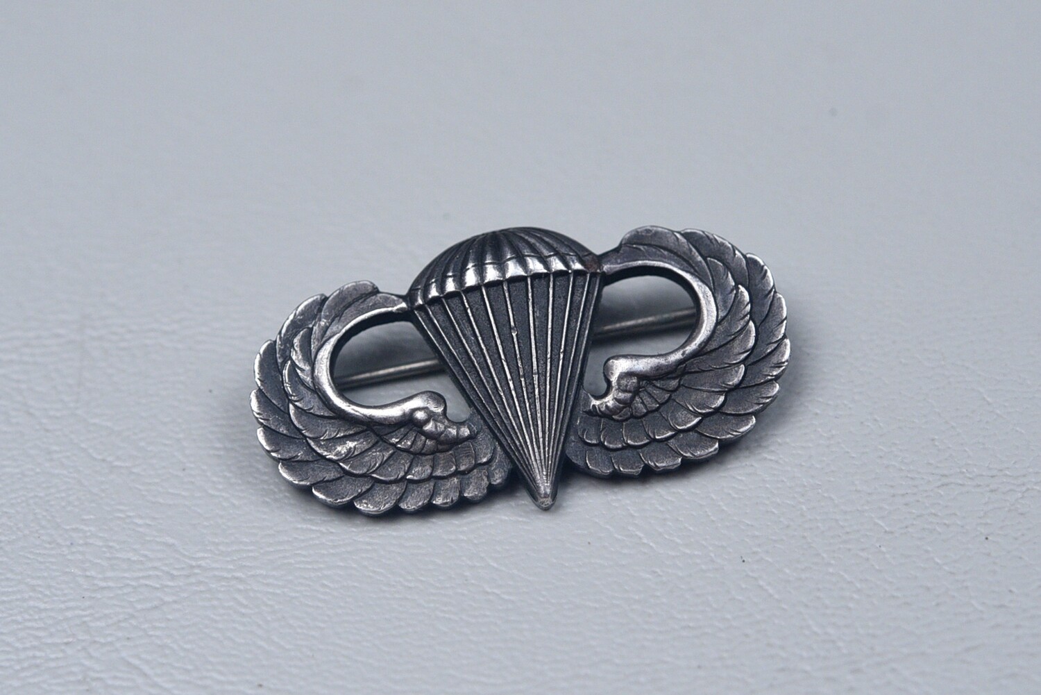 WWII U.S. PARATROOPER JUMP WINGS BY BELL TRADING - PIN BACK, STERLING