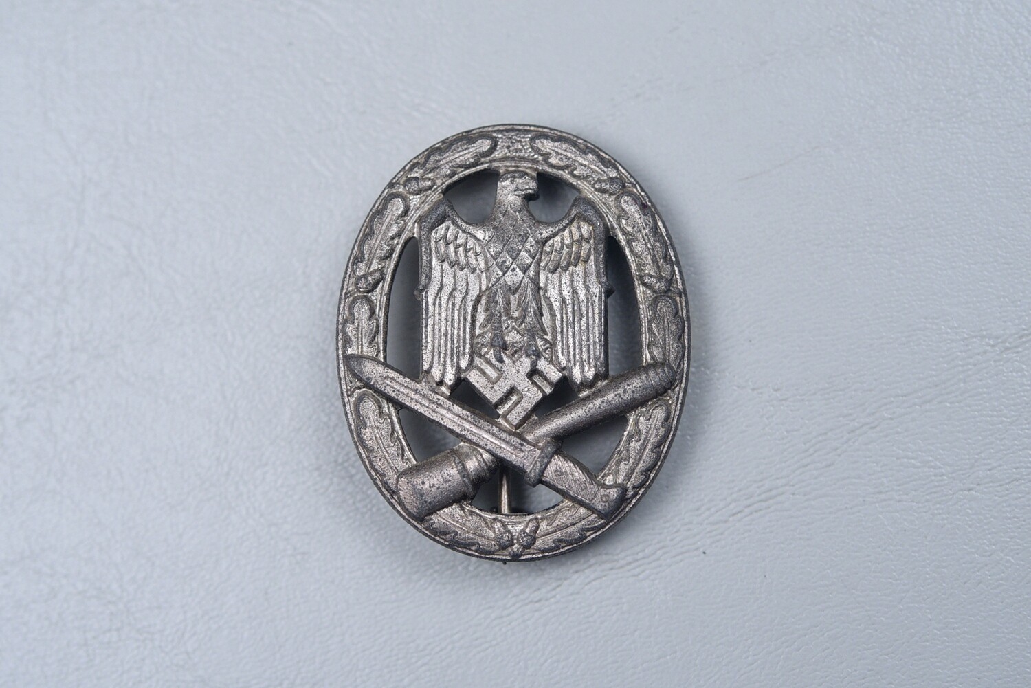 WWII GERMAN GENERAL ASSAULT BADGE - SOLID CONSTRUCTION