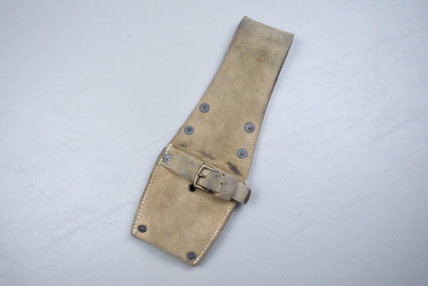 BRITISH VICTORIAN WHITE BUFF LEATHER BAYONET FROG - UNIT MARKED