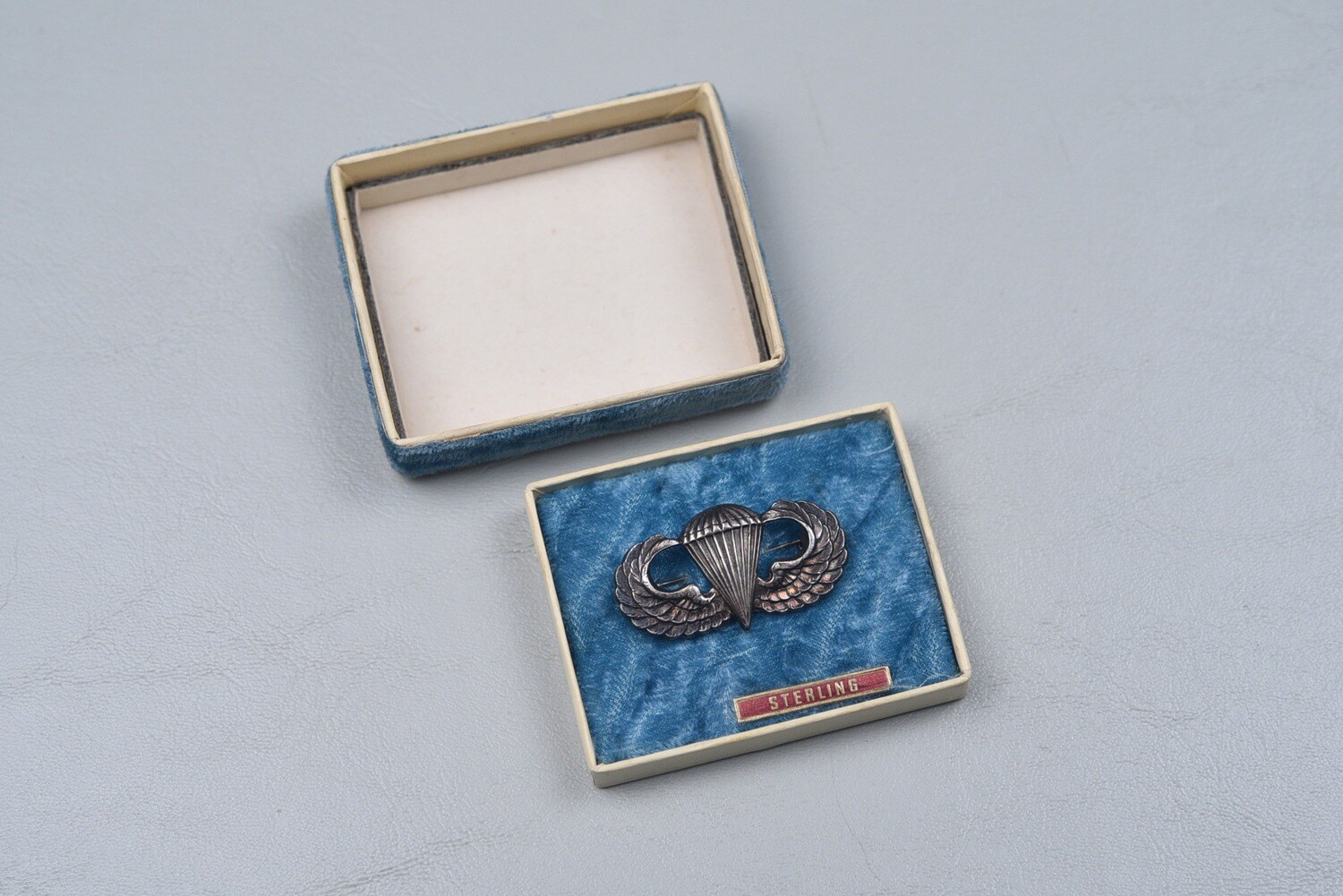 WWII U.S. PARATROOPER JUMP WING IN ORIGINAL BOX - PINBACK, STERLING