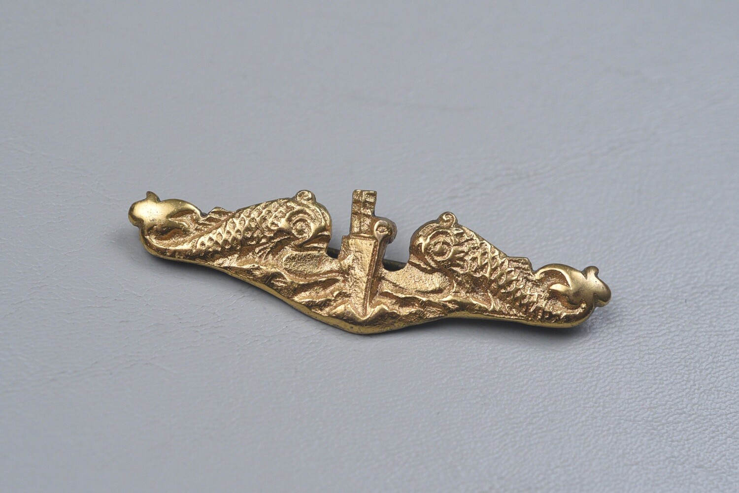 WWII U.S. AUSTRALIAN MADE U.S. SUBMARINE OFFICERS DOLPHIN BADGE - BRITISH STYLE PIN