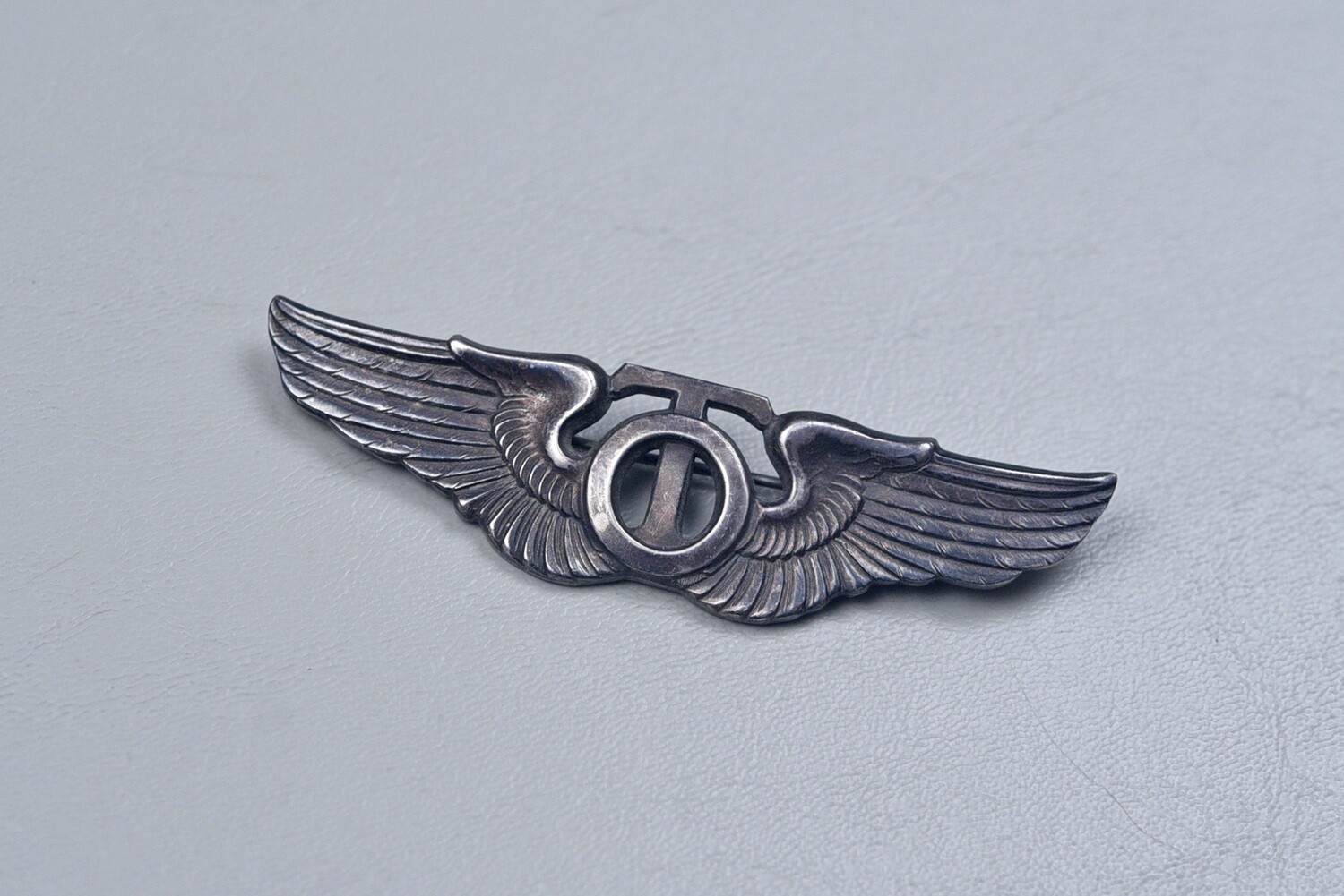 WWII U.S. ARMY AIR CORPS TECHNICAL OBSERVER WING - PINBACK, STERLING