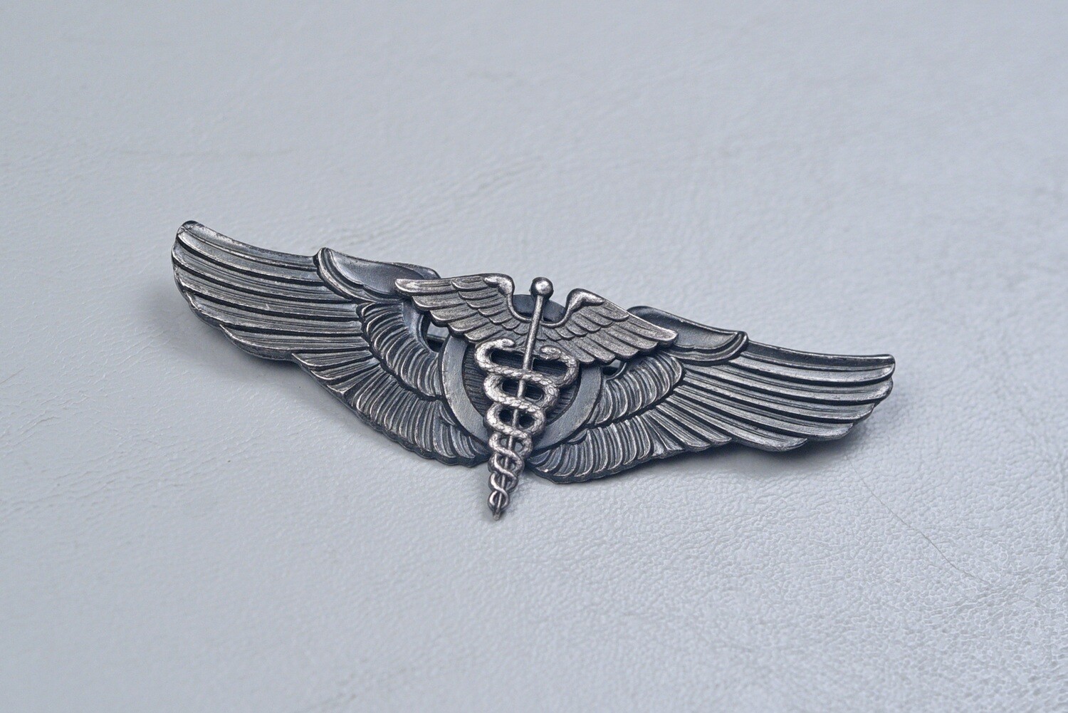 WWII U.S. ARMY AIR CORPS TYPE II FLIGHT SURGEON WING - PINBACK, STERLING