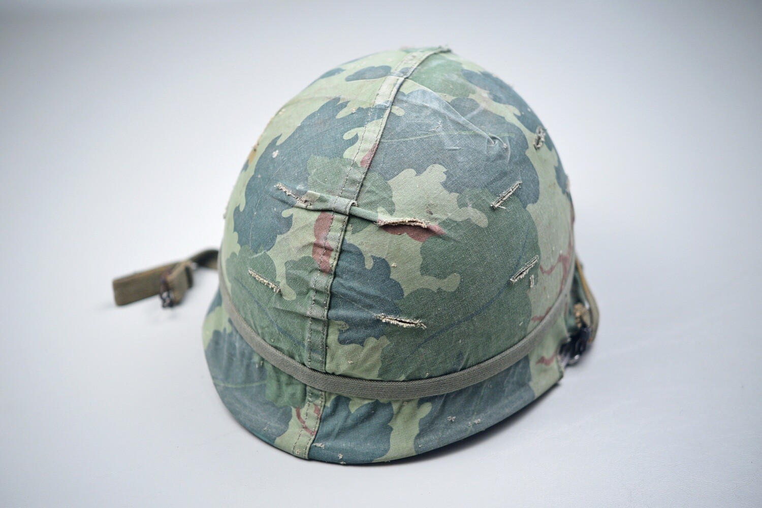 VIETNAM WAR U.S. M1 HELMET w/MITCHELL PATTERN CAMOUFLAGE COVER – DATED ‘69’