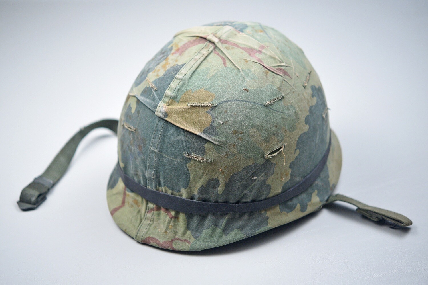 VIETNAM WAR U.S. M1 HELMET w/MITCHELL PATTERN CAMOUFLAGE COVER – DATED ’65 -’68.