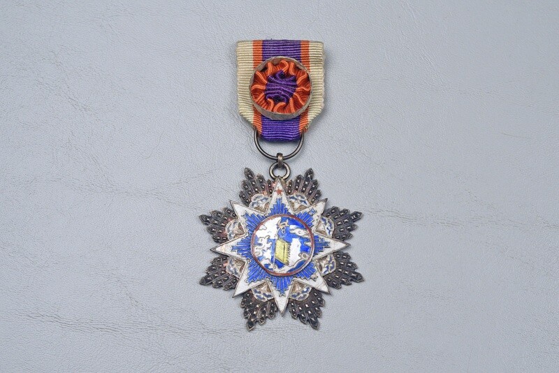 WWII CHINESE ORDER OF THE CLOUD & BANNER VI CLASS OFFICER W/ROSETTE - NUMBERED WWII CHINESE ORDER OF THE CLOUD & BANNER VI CLASS OFFICER W/ROSETTE - NUMBERED