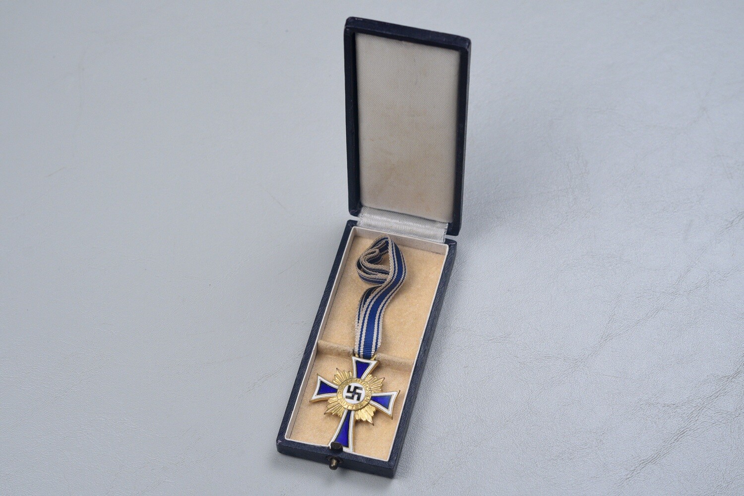 WWII GERMAN MOTHER&#39;S CROSS IN GOLD W/NECK RIBBON - CASED