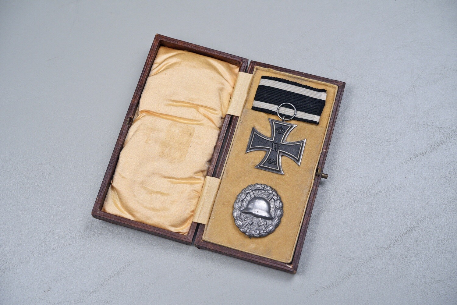 WWI GERMAN CASED 1914 IRON CROSS 2nd CLASS &amp; SILVER WOUND BADGE