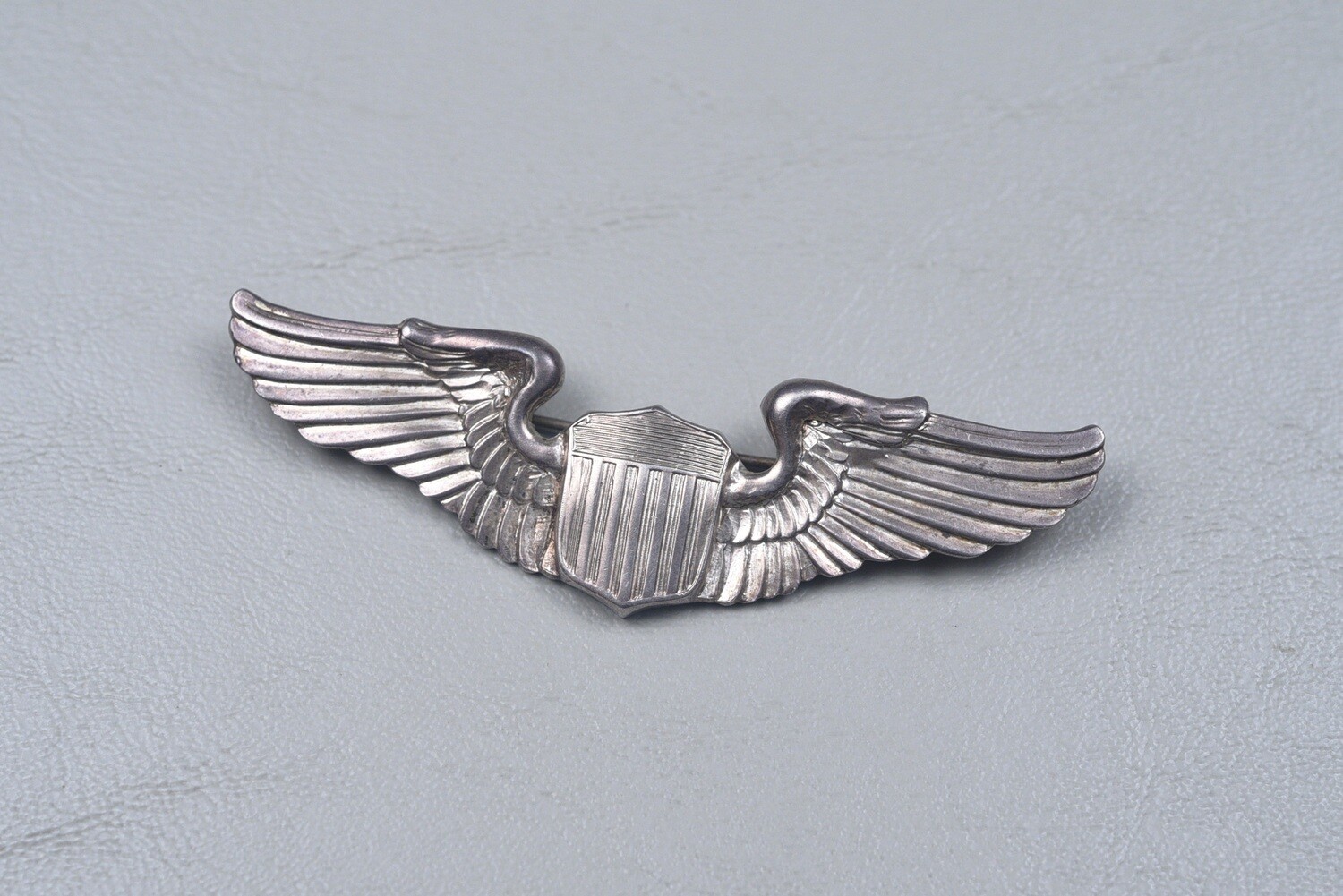 WWII U.S. ARMY AIR CORPS PILOT&#39;S WING BY AMCRAFT - PIN BACK, STERLING