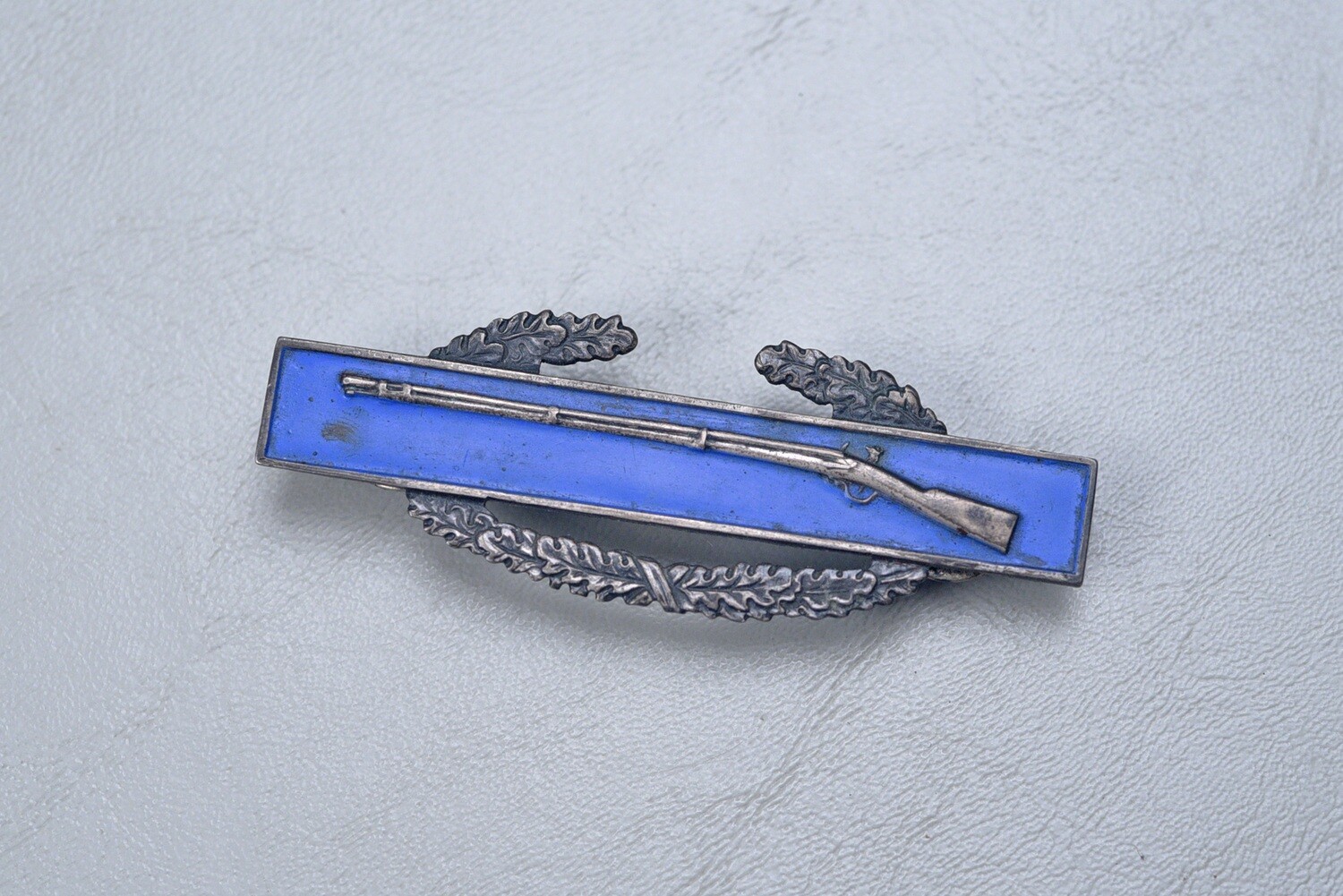 WWII U.S. ARMY COMBAT INFANTRY BADGE - STERLING w/STERLING CLUTCHES