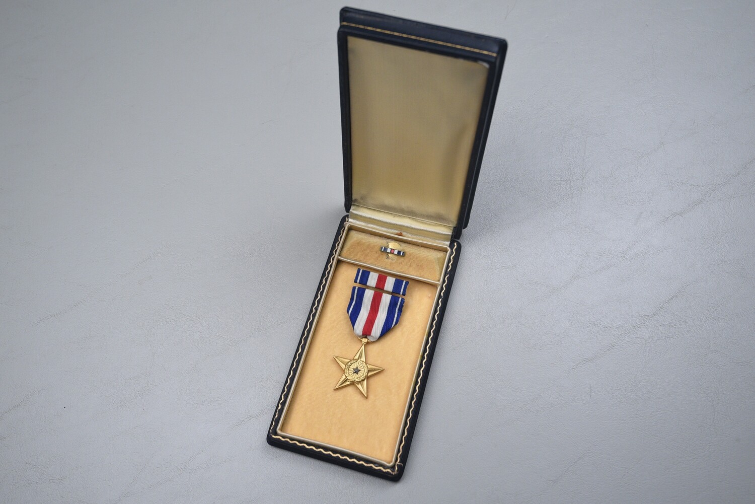 WWII U.S. ARMY SILVER STAR MEDAL - CASED