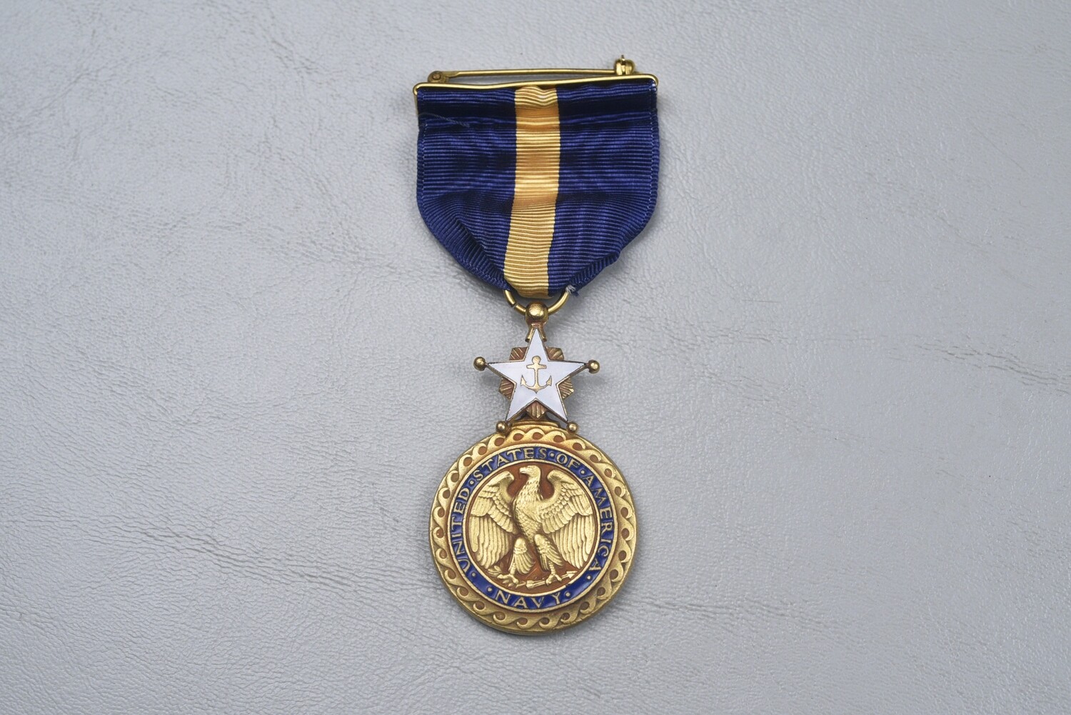 WWII U.S. NAVY DISTINGUISHED SERVICE MEDAL