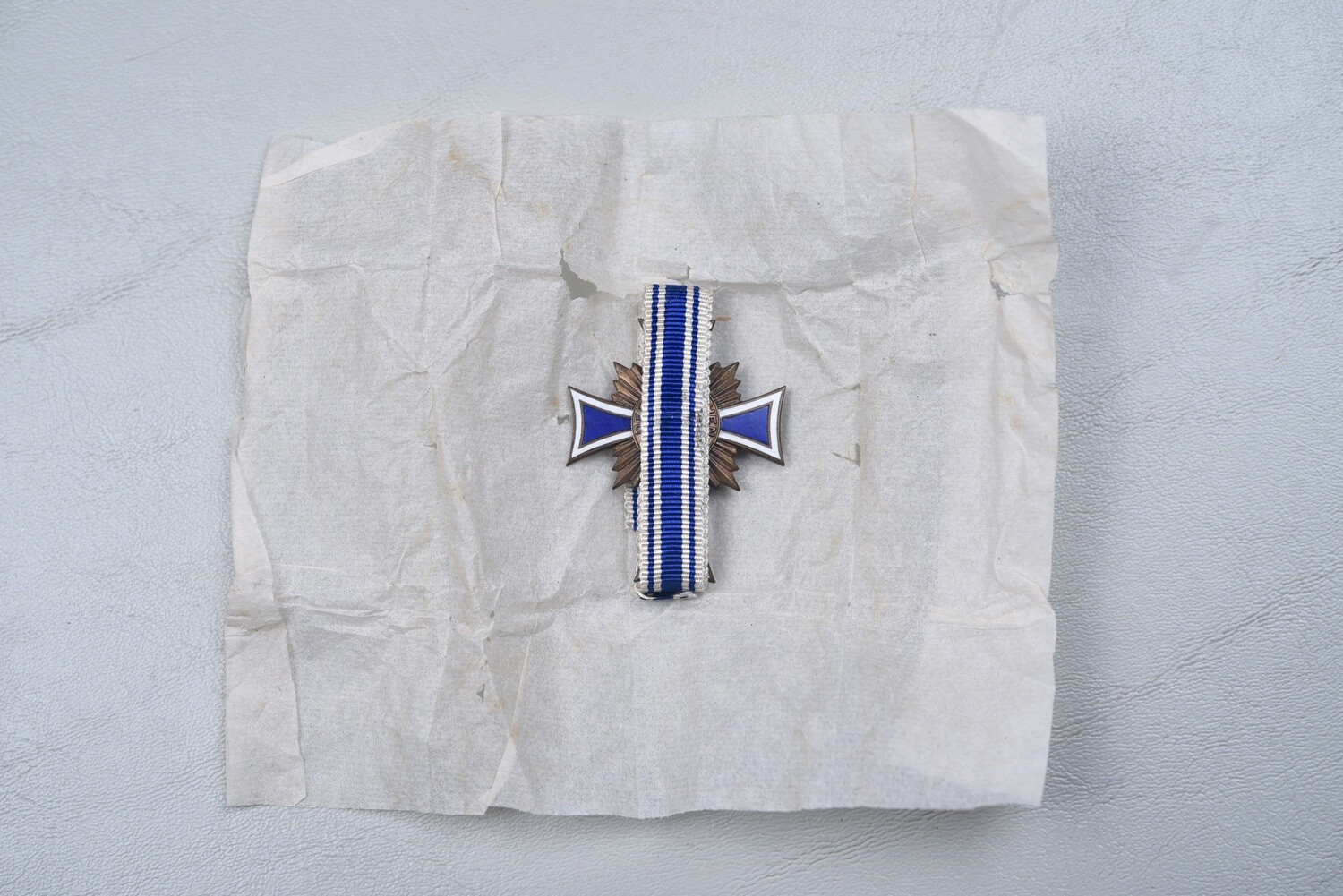 WWII GERMAN MOTHER&#39;S CROSS IN BRONZE - MINT IN WRAPPER