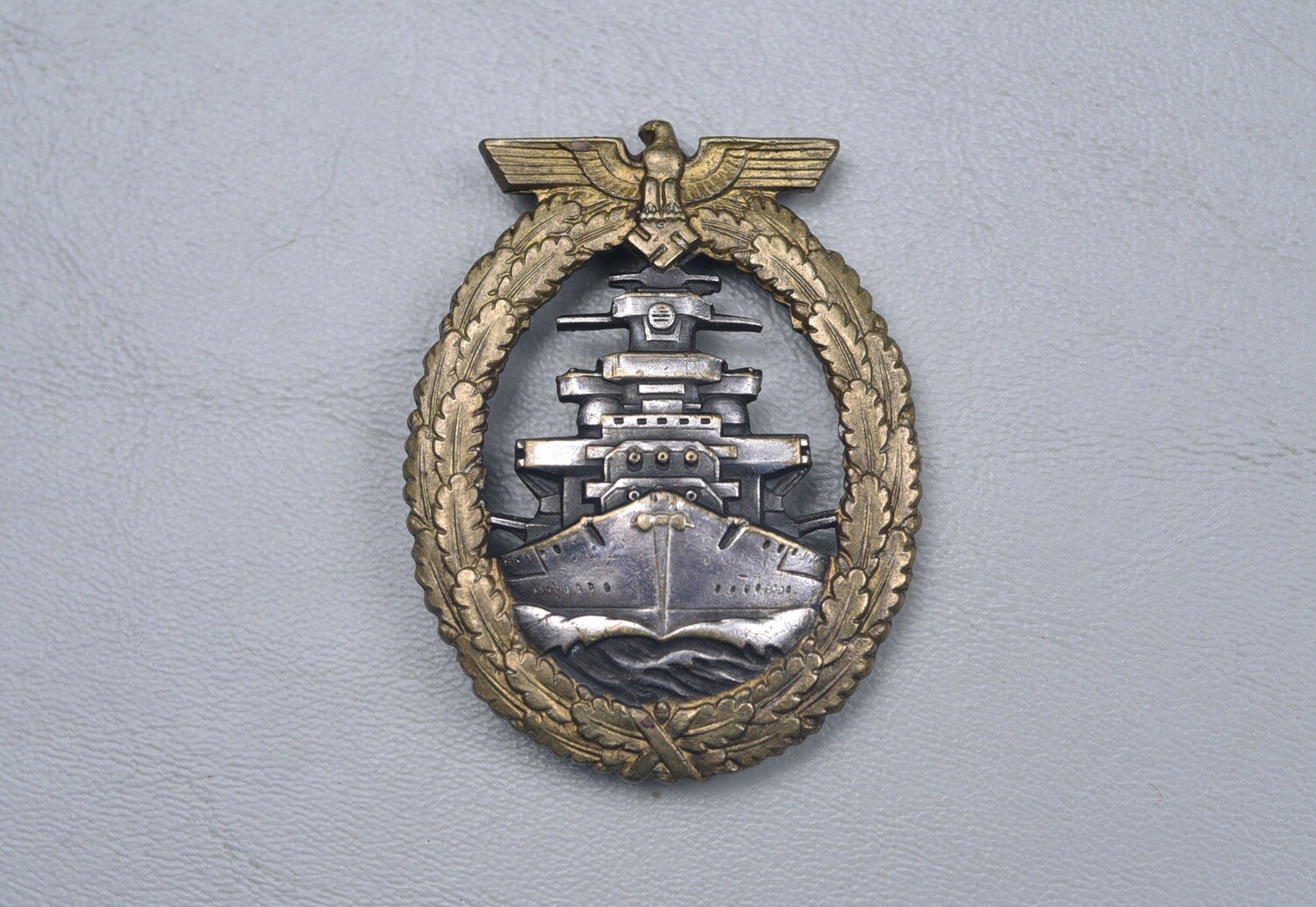 WWII GERMAN KRIEGSMARINE HIGH SEAS FLEET BADGE BY SCHWERIN