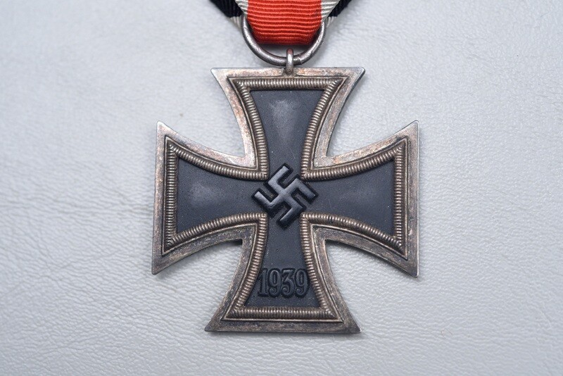 WWII GERMAN 1939 IRON CROSS 2nd CLASS