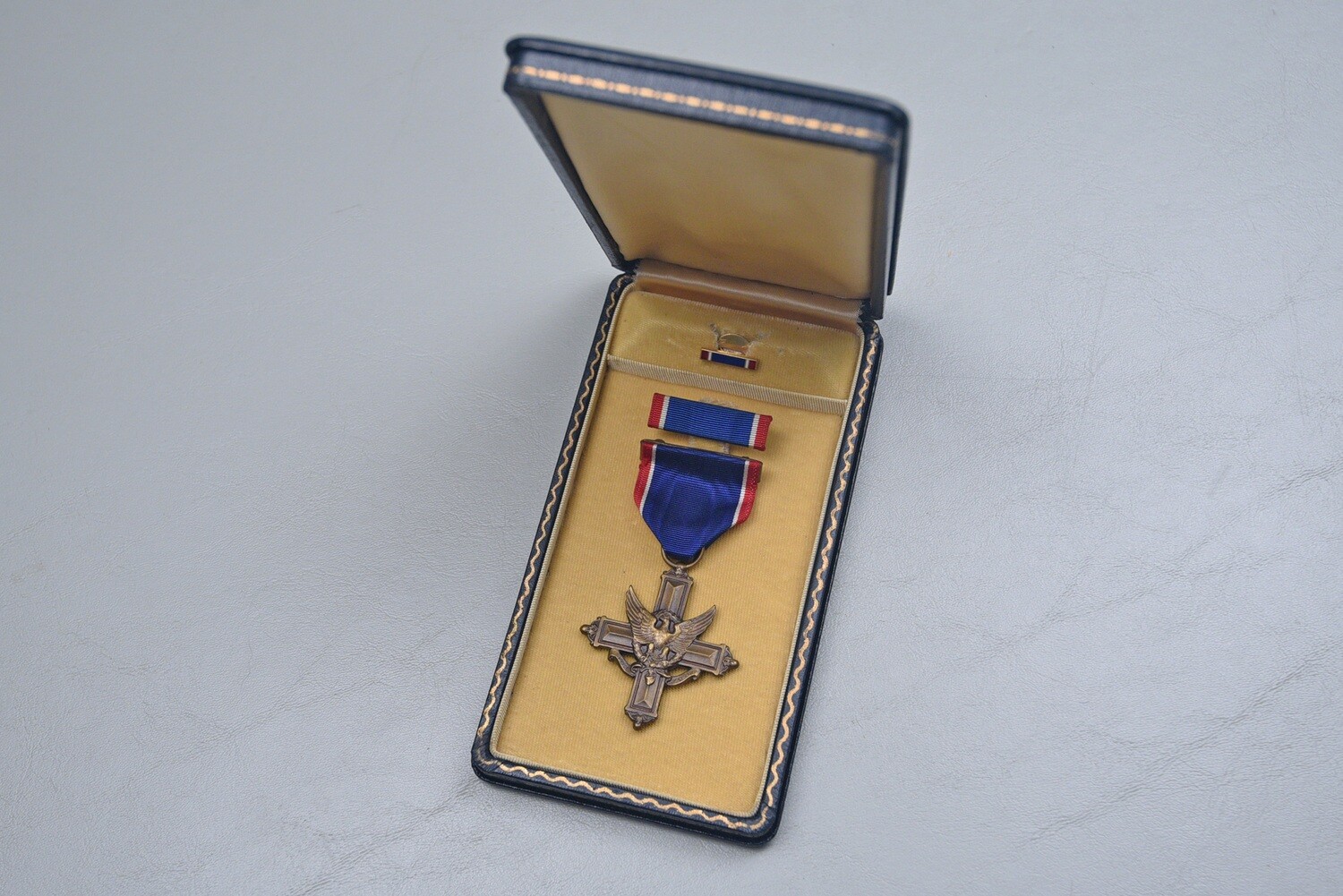 WWII U.S. ARMY DISTINGUISHED SERVICE CROSS - NUMBERED &amp; CASED
