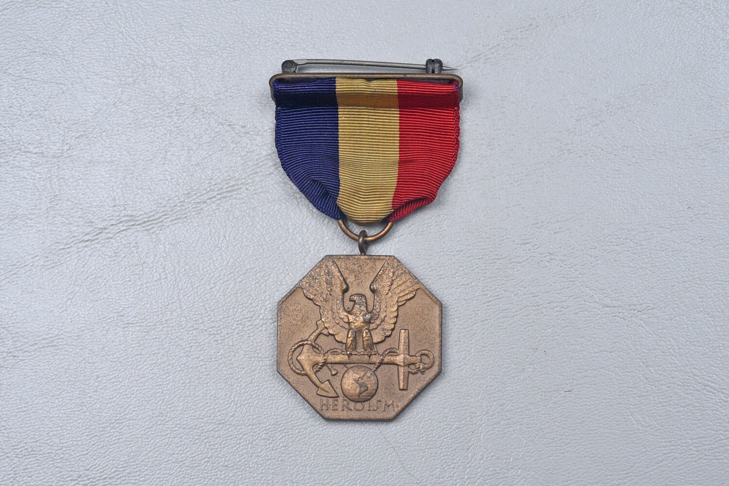 WWII U.S. NAVY MARINE CORPS MEDAL