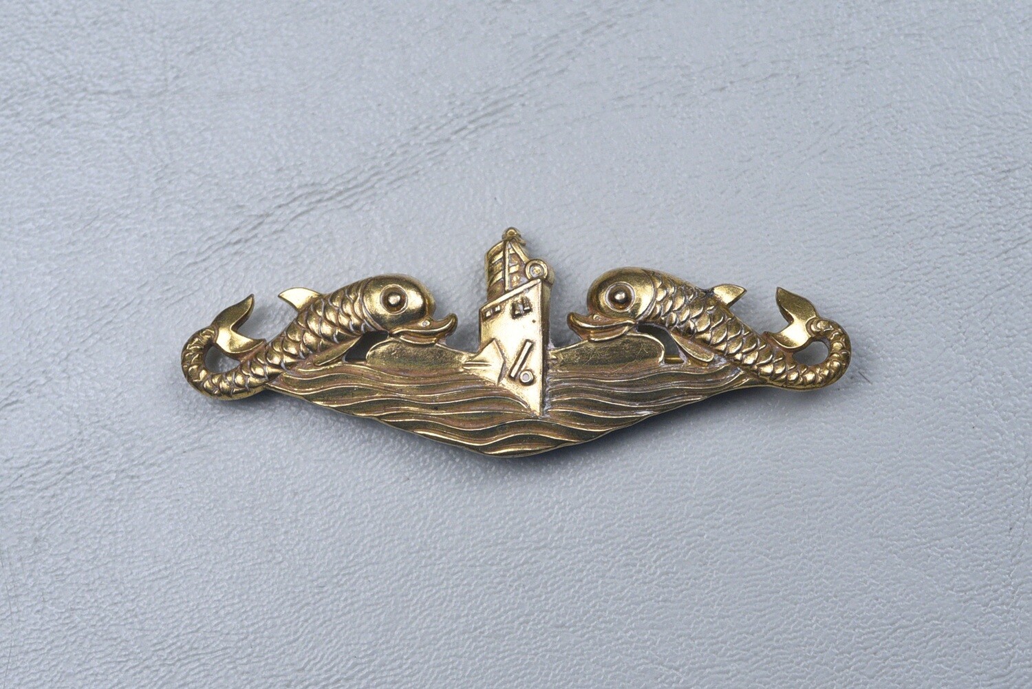 WWII U.S. DEEP WAVE SUBMARINE OFFICER&#39;S BADGE BY H&amp;H - PINBACK