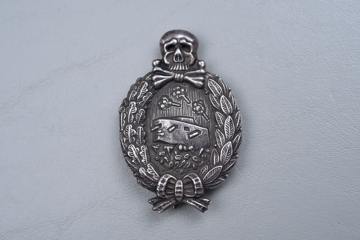 GERMAN WEIMAR REPUBLIC COMMEMORATION PANZER ASSAULT BADGE BY JUNCKER
