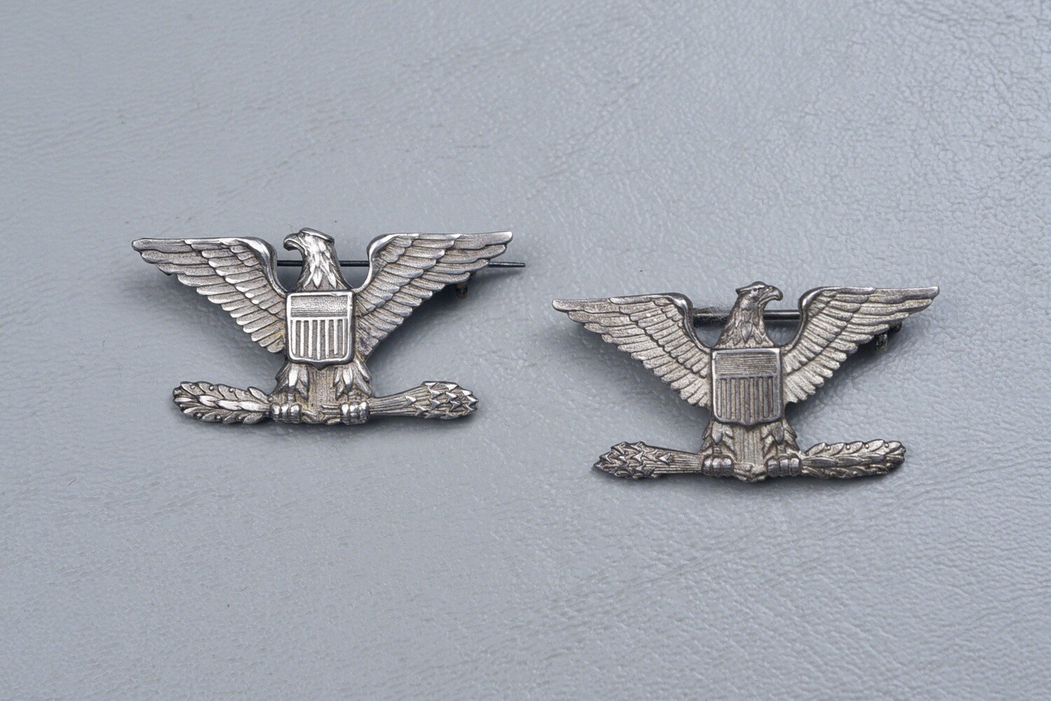 WWII U.S. ARMY COLONEL&#39;S ‘WAR BIRD’ EAGLE RANK INSIGNIA PAIR - SNOWFLAKE, PIN BACK, STERLING