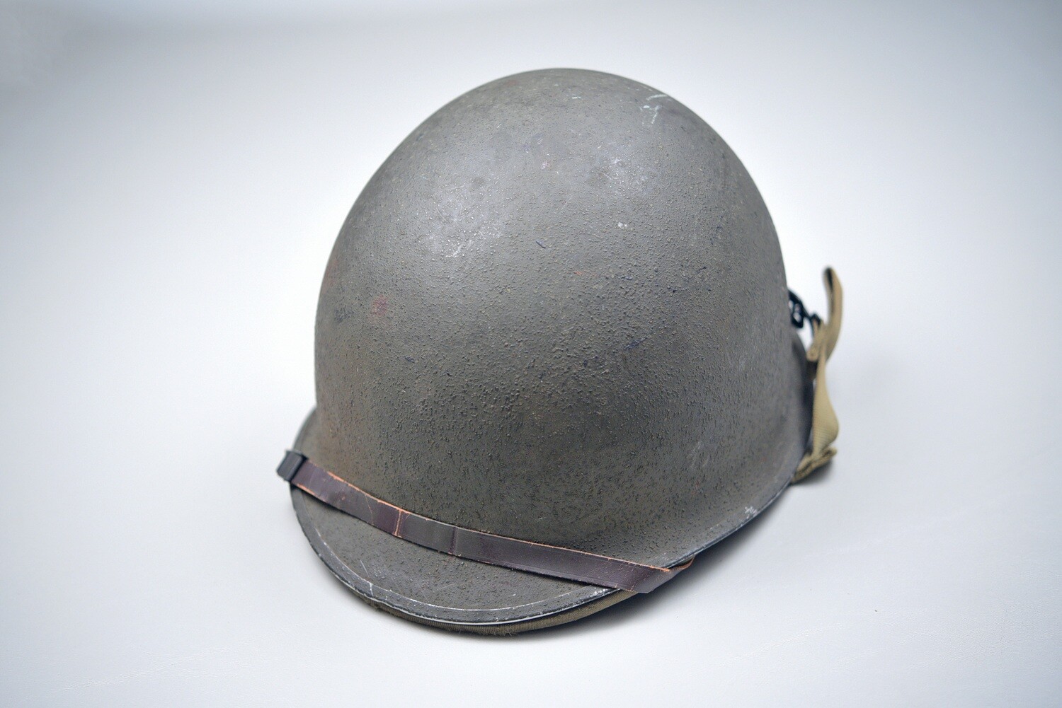 EARLY WWII U.S. M1 HELMET w/FIXED BALES, FRONT SEAM &amp; HAWLEY LINER