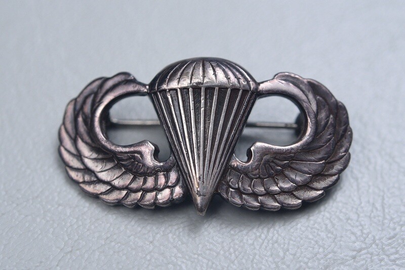 WWII U.S. ARMY PARATROOPER BADGE - NAMED, STERLING
