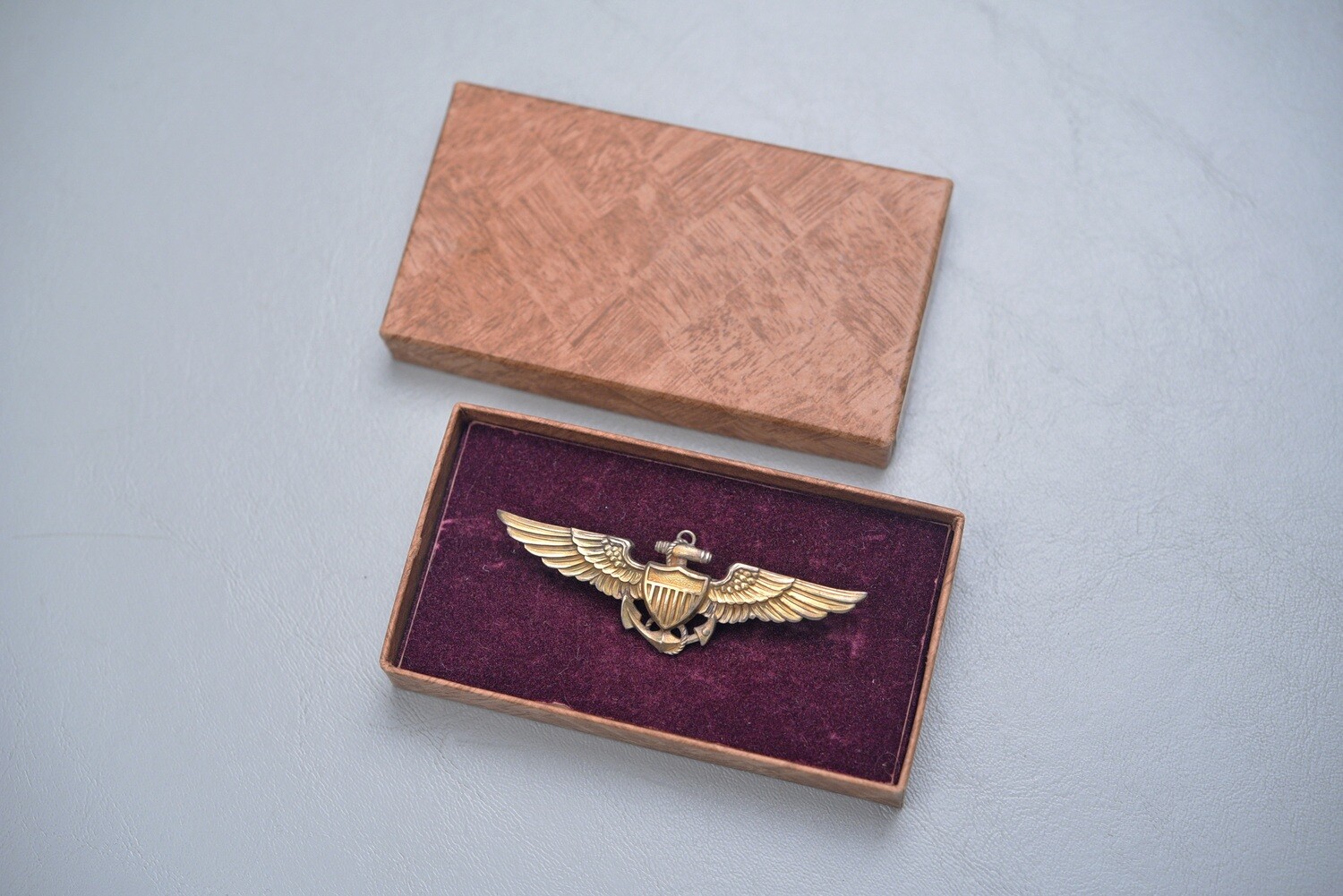 WWII U.S. NAVAL AVIATOR&#39;S WING IN MANUFACTURER&#39;S BOX BY BALFOUR