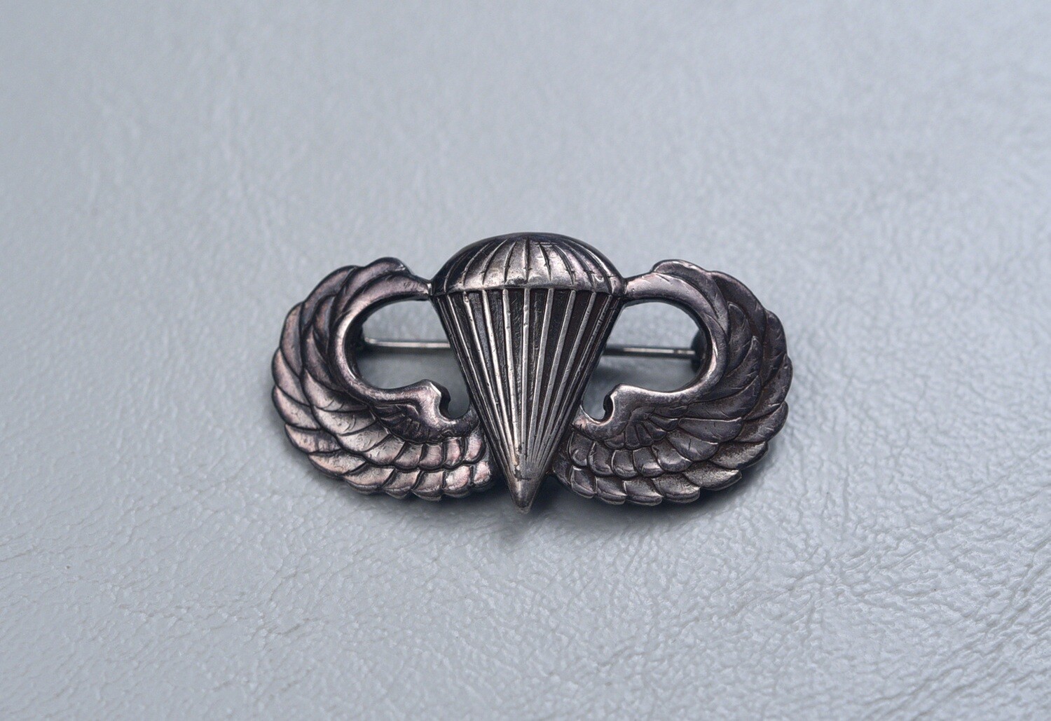 WWII U.S. ARMY PARATROOPER BADGE - NAMED, STERLING