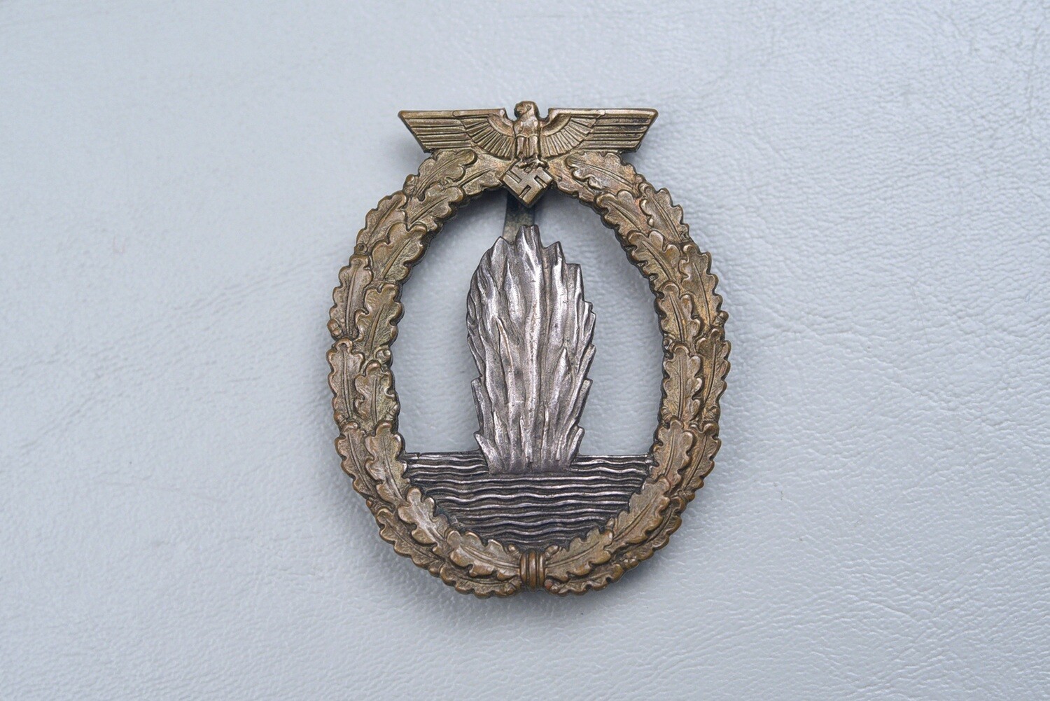 WWII GERMAN KRIEGSMARINE MINESWEEPER BADGE