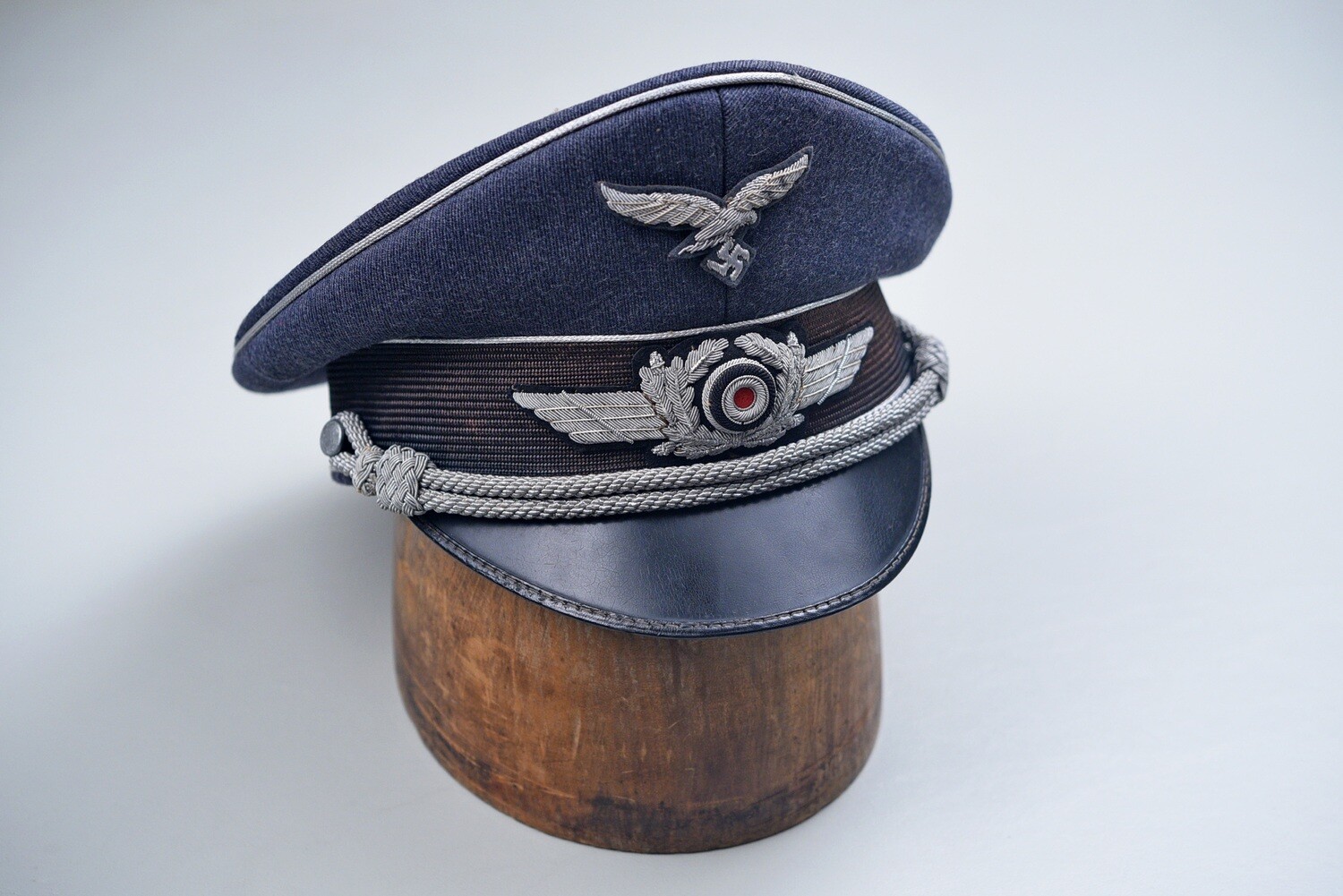 WWII GERMAN LUFTWAFFE OFFICER&#39;S VISOR HAT BY PEKÜRO - NEAR MINT