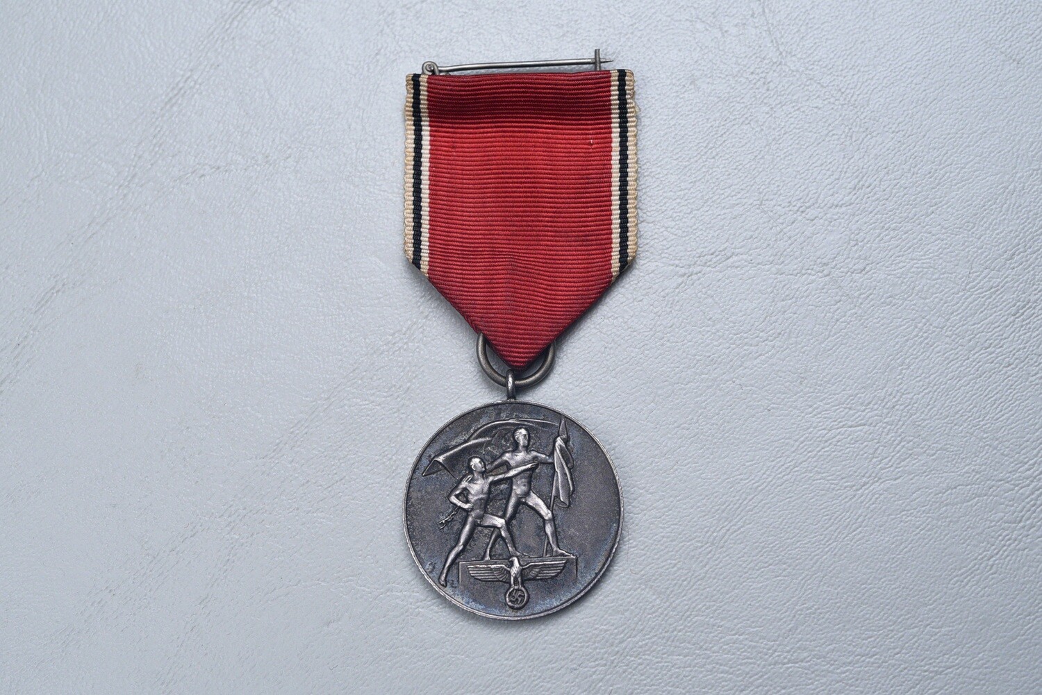 WWII GERMAN 1938 AUSTRIAN ANSCHLUSS MEDAL W/PIN