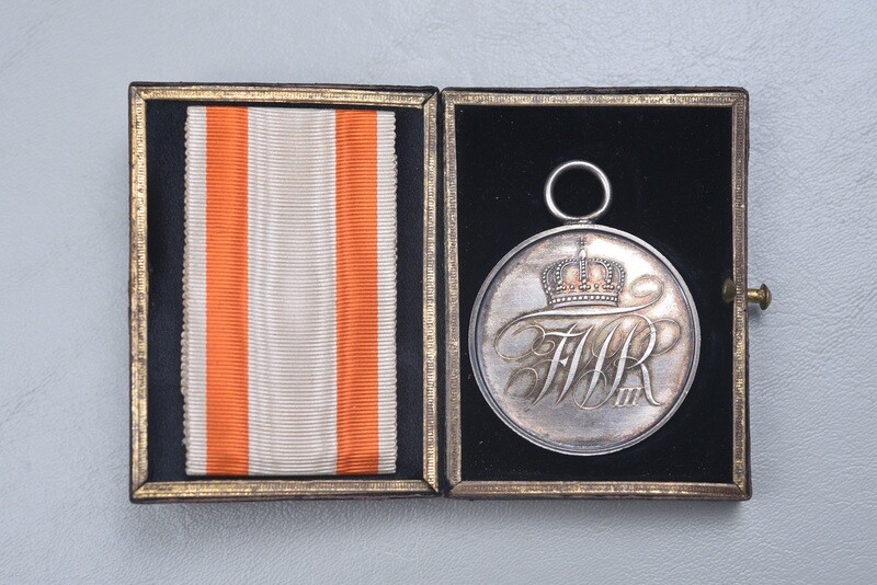 WWI GERMAN PRUSSIAN GENERAL HONOR MEDAL - CASED